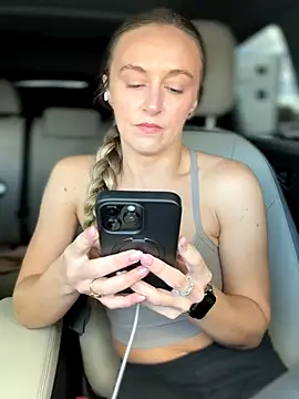 Snapshot of lunagirl13 chatting on 10.11.25 lunagirl13 online show from 10.11.25