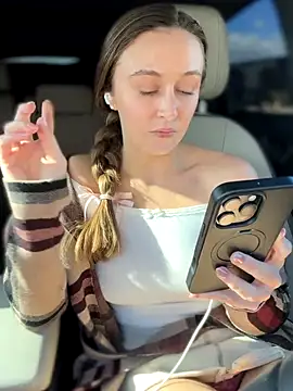 Snapshot of lunagirl13 chatting on 11.28.25 lunagirl13 online show from 11.28.25