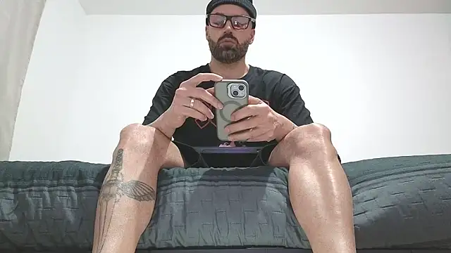 Snapshot of MattxFeet chatting on 04.14.26 MattxFeet online show from 04.14.26