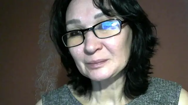 PrettyAndWild online show from 11.25.25