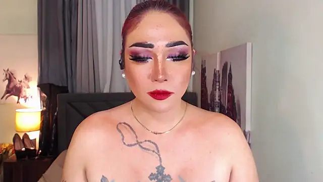 Snapshot of Transdomts4u chatting on 02.14.25 Transdomts4u online show from 02.14.25