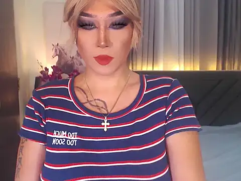 Snapshot of Transdomts4u chatting on 10.26.25 Transdomts4u online show from 10.26.25