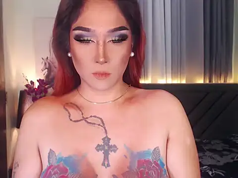 Snapshot of Transdomts4u chatting on 10.30.25 Transdomts4u online show from 10.30.25