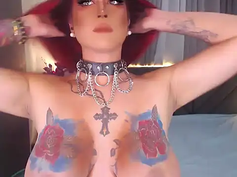 Snapshot of Transdomts4u chatting on 11.18.25 Transdomts4u online show from 11.18.25