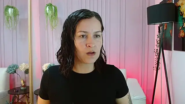 Britney taylor  online show from 02.05.25