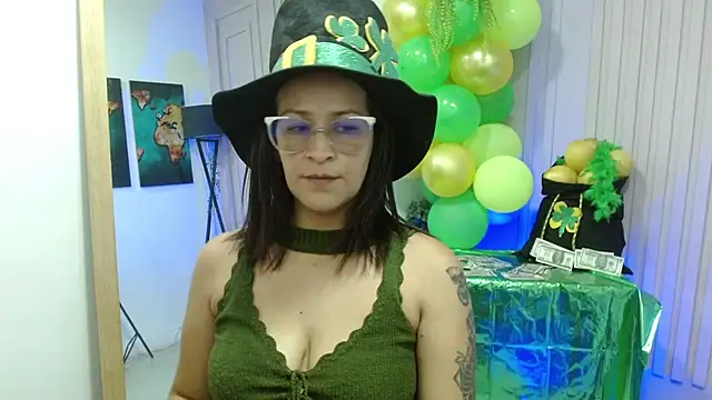 Britney taylor  online show from 03.17.25