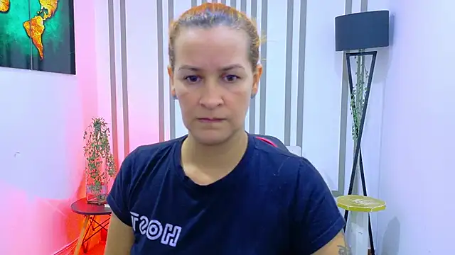 Britney taylor  online show from 11.05.25