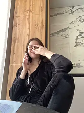 little belucci online show from 02.10.25