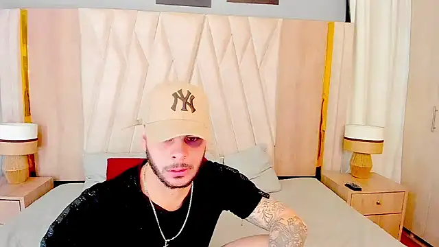 Snapshot of hottstuffx69 chatting on 11.04.25 hottstuffx69 online show from 11.04.25