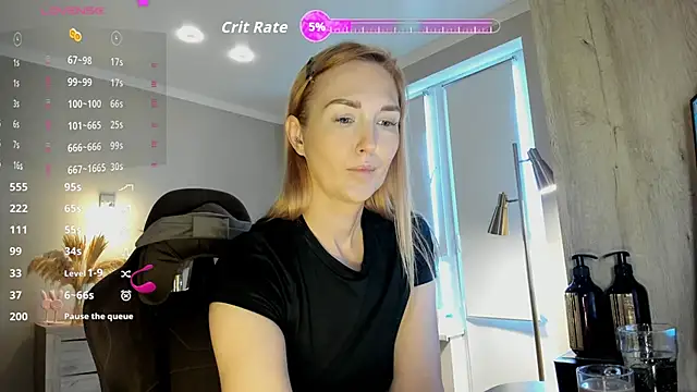 Snapshot of HotyPlays chatting on 04.25.26 HotyPlays online show from 04.25.26