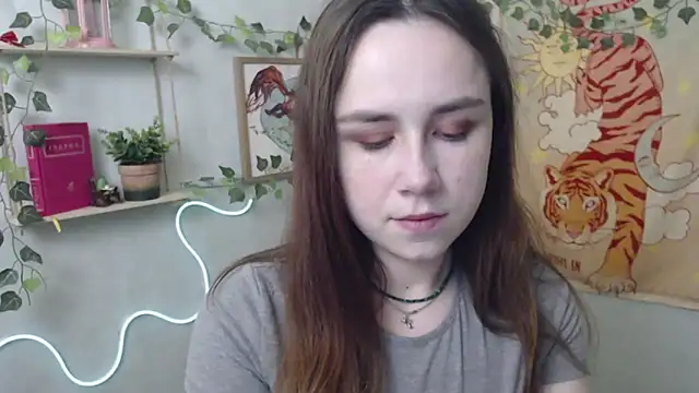 Snapshot of VeryVeryVeryShy_ chatting on 04.11.26 VeryVeryVeryShy online show from 04.11.26