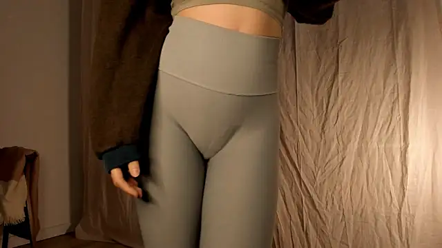 Snapshot of hee_jeen chatting on 02.21.25 hee jeen online show from 02.21.25