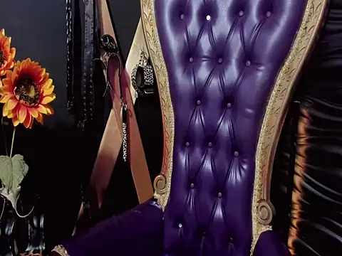 Snapshot of SASHA_DERECK chatting on 11.19.25 SASHA DERECK online show from 11.19.25