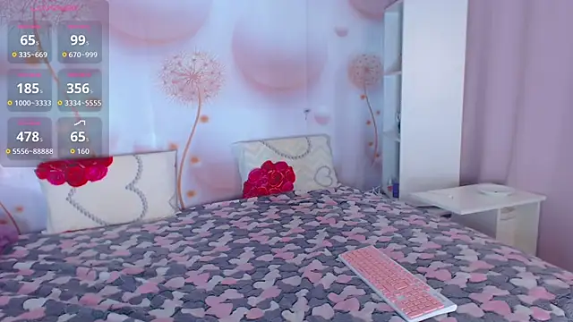 Snapshot of mooncandygirl chatting on 11.27.25 mooncandygirl online show from 11.27.25