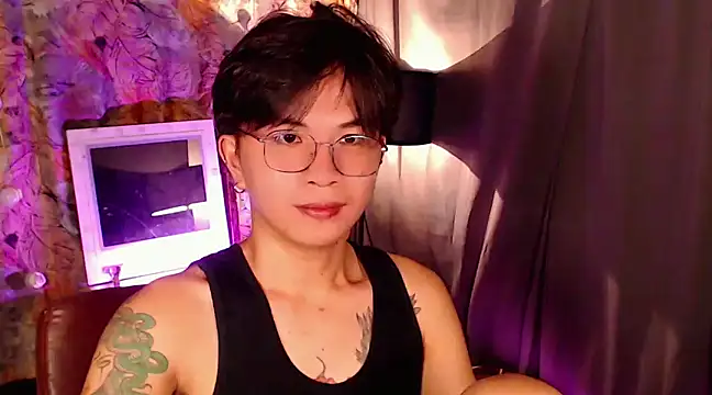 Snapshot of Sexy_Handsome_Drex chatting on 12.14.24 Sexy Handsome Drex online show from 12.14.24