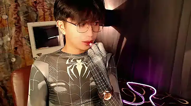 Snapshot of Sexy_Handsome_Drex chatting on 12.19.24 Sexy Handsome Drex online show from 12.19.24