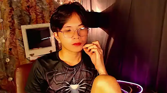 Snapshot of Sexy_Handsome_Drex chatting on 12.19.24 Sexy Handsome Drex online show from 12.19.24