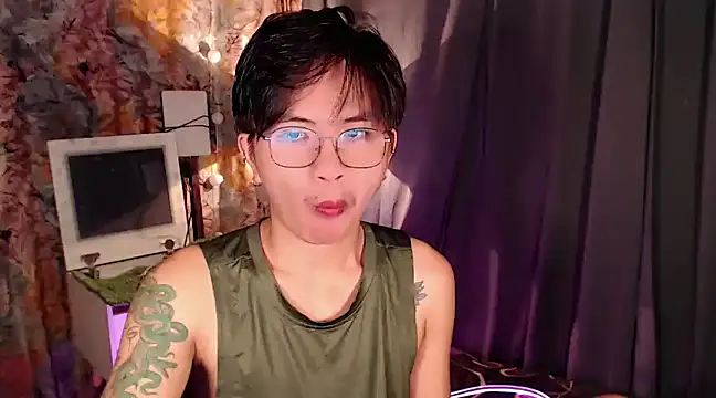 Snapshot of Sexy_Handsome_Drex chatting on 12.25.24 Sexy Handsome Drex online show from 12.25.24