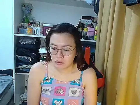 Snapshot of crizzybel chatting on 04.25.26 crizzybel online show from 04.25.26