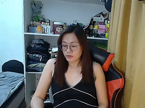 Snapshot of crizzybel chatting on 04.26.26 crizzybel online show from 04.26.26