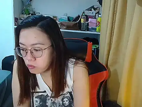 Snapshot of crizzybel chatting on 04.29.26 crizzybel online show from 04.29.26