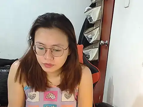 Snapshot of crizzybel chatting on 05.15.26 crizzybel online show from 05.15.26
