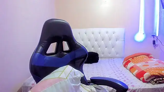 Snapshot of Leylafourniert chatting on 12.23.24 Leylafourniert online show from 12.23.24