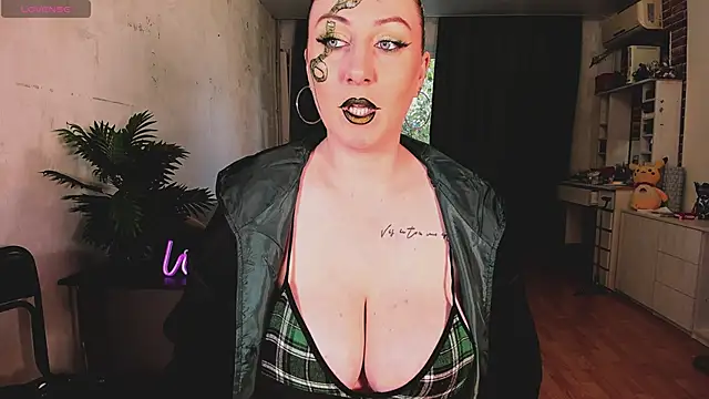 Mira Xo  online show from 10.17.25