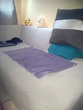 Snapshot of smalltitiz chatting on 10.04.25 smalltitiz online show from 10.04.25