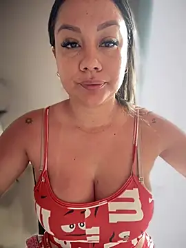 Snapshot of ValeryGrey chatting on 03.05.25 ValeryGrey online show from 03.05.25