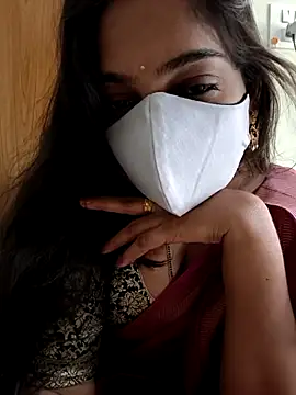 Snapshot of yoursana- chatting on 11.13.25 yoursana- online show from 11.13.25