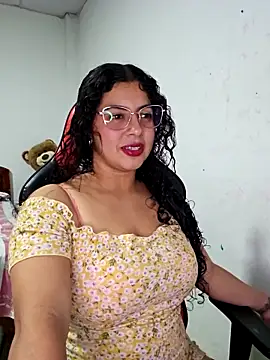 Snapshot of Mary_pinkish chatting on 11.18.25 Mary pinkish online show from 11.18.25