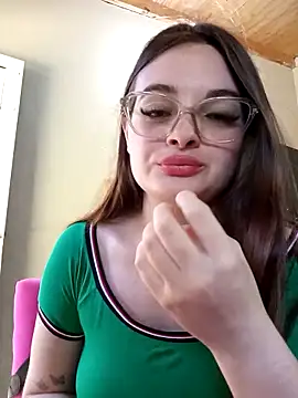 Snapshot of Emmacut chatting on 10.20.25 Emmacut online show from 10.20.25