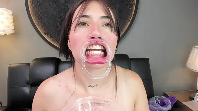 miss sharlotte18 online show from 01.25.25