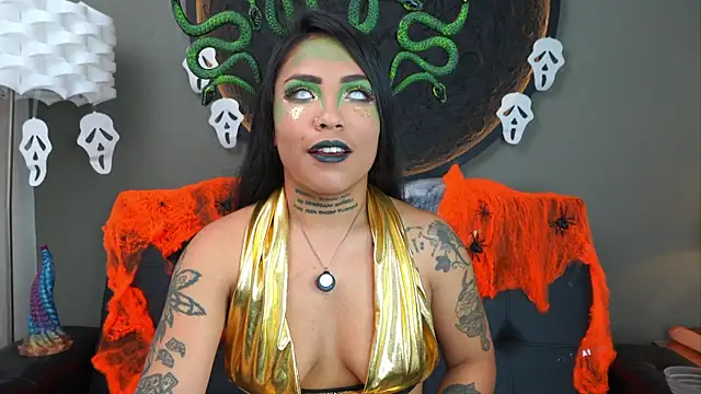 miss vaiolette online show from 10.31.25