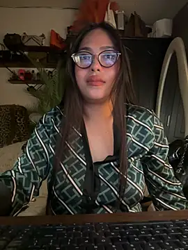 Snapshot of BigDominaMia chatting on 07.18.26 BigDominaMia online show from 07.18.26