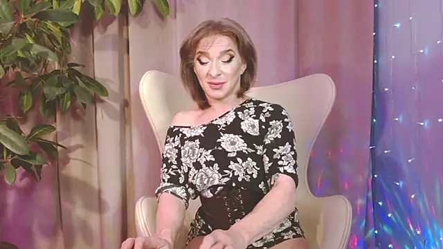 Snapshot of julia_renard chatting on 12.12.24 julia renard online show from 12.12.24