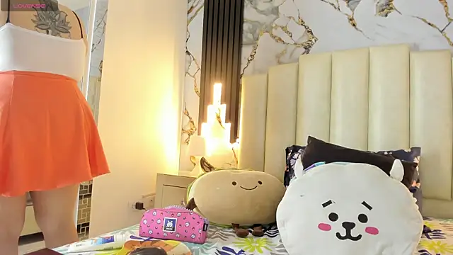 Snapshot of mollieblue69 chatting on 02.20.25 mollieblue69 online show from 02.20.25