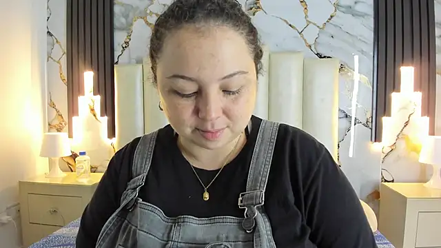 Snapshot of mollieblue69 chatting on 02.23.25 mollieblue69 online show from 02.23.25