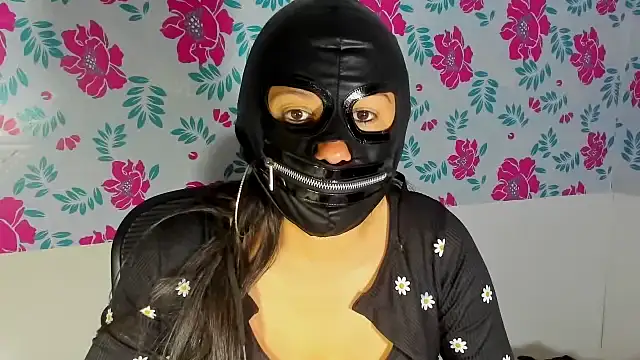 Snapshot of sandyquinnxx chatting on 11.17.25 sandyquinnxx online show from 11.17.25