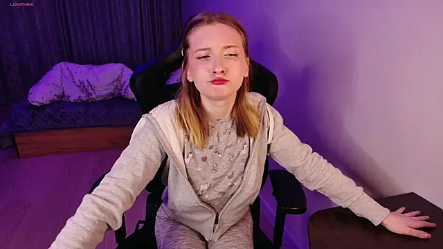 Snapshot of _whiteprincess chatting on 02.25.25 whiteprincess online show from 02.25.25