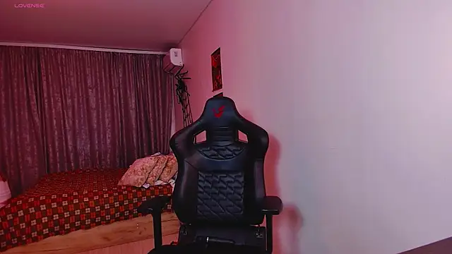 Snapshot of _whiteprincess chatting on 10.21.25 whiteprincess online show from 10.21.25