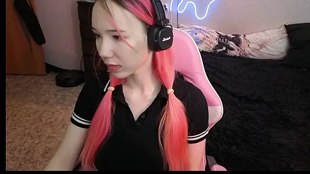 Snapshot of Maya_Viola chatting on 02.10.26 Maya Viola online show from 02.10.26