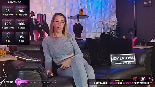 Snapshot of Joy_Latoya chatting on 05.11.26 Joy Latoya online show from 05.11.26