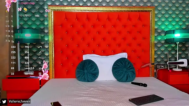 Snapshot of VallerieJones chatting on 03.15.25 VallerieJones online show from 03.15.25