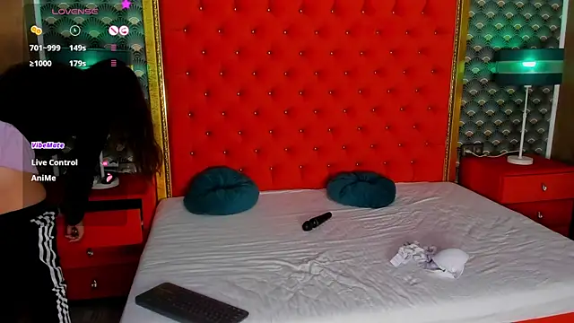 Snapshot of VallerieJones chatting on 10.17.25 VallerieJones online show from 10.17.25