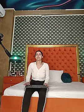 Snapshot of VallerieJones chatting on 10.30.25 VallerieJones online show from 10.30.25