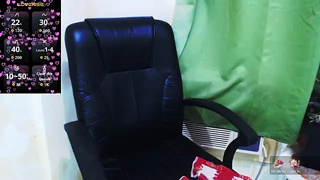 Snapshot of Alliayah_Hollyx chatting on 12.21.25 Alliayah Hollyx online show from 12.21.25