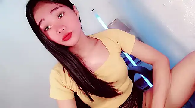 amomentoflust69 online show from 12.22.24