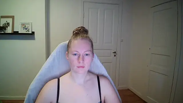 Girlnina-1995 online show from 10.16.25